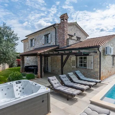 Salvia With Private Pool And Jacuzzi Vila Višnjan