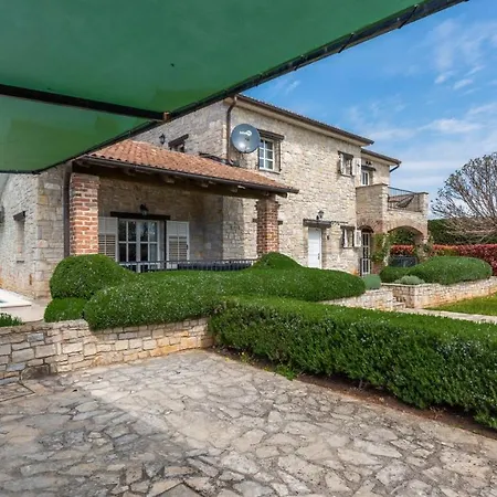 Villa Salvia With Private Pool And Jacuzzi Višnjan